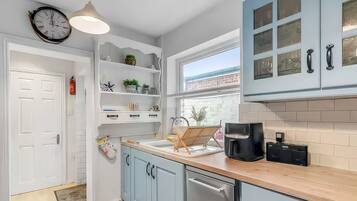 Cookware/dishes/utensils