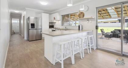 Sea Chain: 4 BR, 2 BA House in Lancelin, Sleeps 10