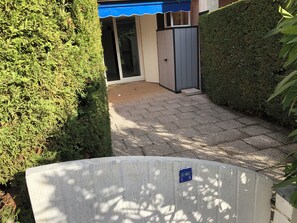 Exterior detail - T2 RDC lavandou cavaliere 80 metres from the superb cavaliere beach (Le Lavandou)