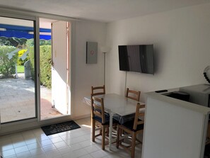 Dining - T2 RDC lavandou cavaliere 80 metres from the superb cavaliere beach (Le Lavandou)