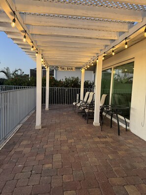 Terrace/patio - Waterfront apartment with Pool (Cape Coral)