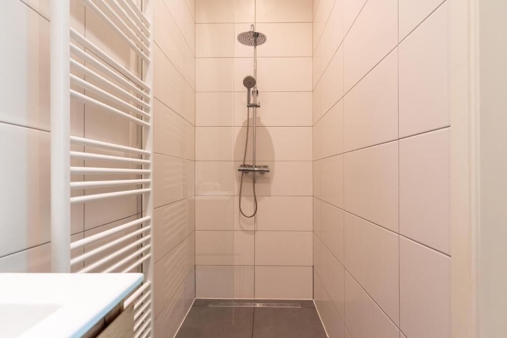 Shower, towels, toilet paper