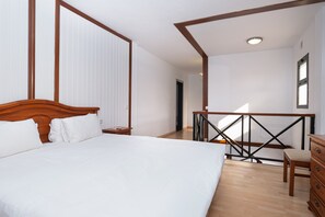 6 quartos, ferros/tábuas de passar roupa, Wi-Fi, roupa de cama