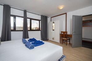 6 slaapkamers, een strijkplank/strijkijzer, wifi, beddengoed