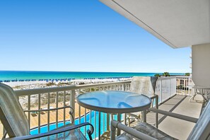 Property grounds - 🏖️Gulf-Front Views-FREE Beach Svc-Pool-Steps to the Beach-Summer Place 303🏖️ (Fort Walton Beach)