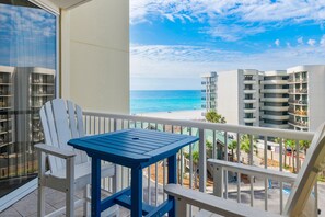 Outdoor dining - 🏖️Gulf Views | Beach Service | Pool | Waters Edge 501🏖️ (Fort Walton Beach)