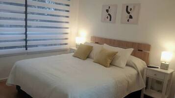 1 habitación, tabla de planchar con plancha, wifi gratis y ropa de cama