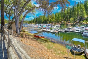 Marina - Chilling on the Green (Groveland)