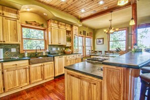Fridge, microwave, oven, dishwasher - Big Red Cabin at Pine Mountain Lake (Groveland)