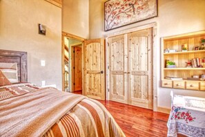3 bedrooms, iron/ironing board, WiFi, bed sheets - Big Red Cabin at Pine Mountain Lake (Groveland)