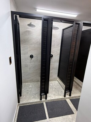 Dortoir partagé Confort | Salle de bain