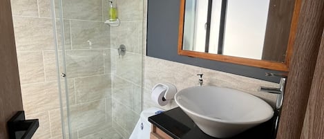 Comfort-Doppel- oder -Zweibettzimmer | Badezimmer
