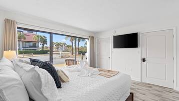 3 bedrooms, desk, iron/ironing board, travel crib