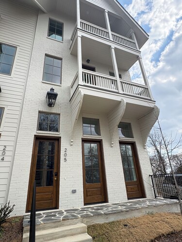 New Luxurious & Elite! Steps to Auburn University & Downtown