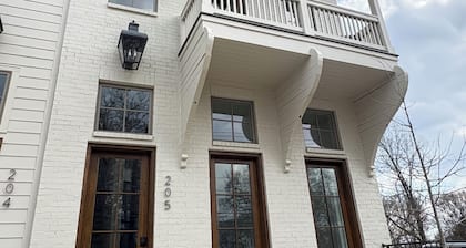 New Luxurious & Elite! Steps to Auburn University & Downtown