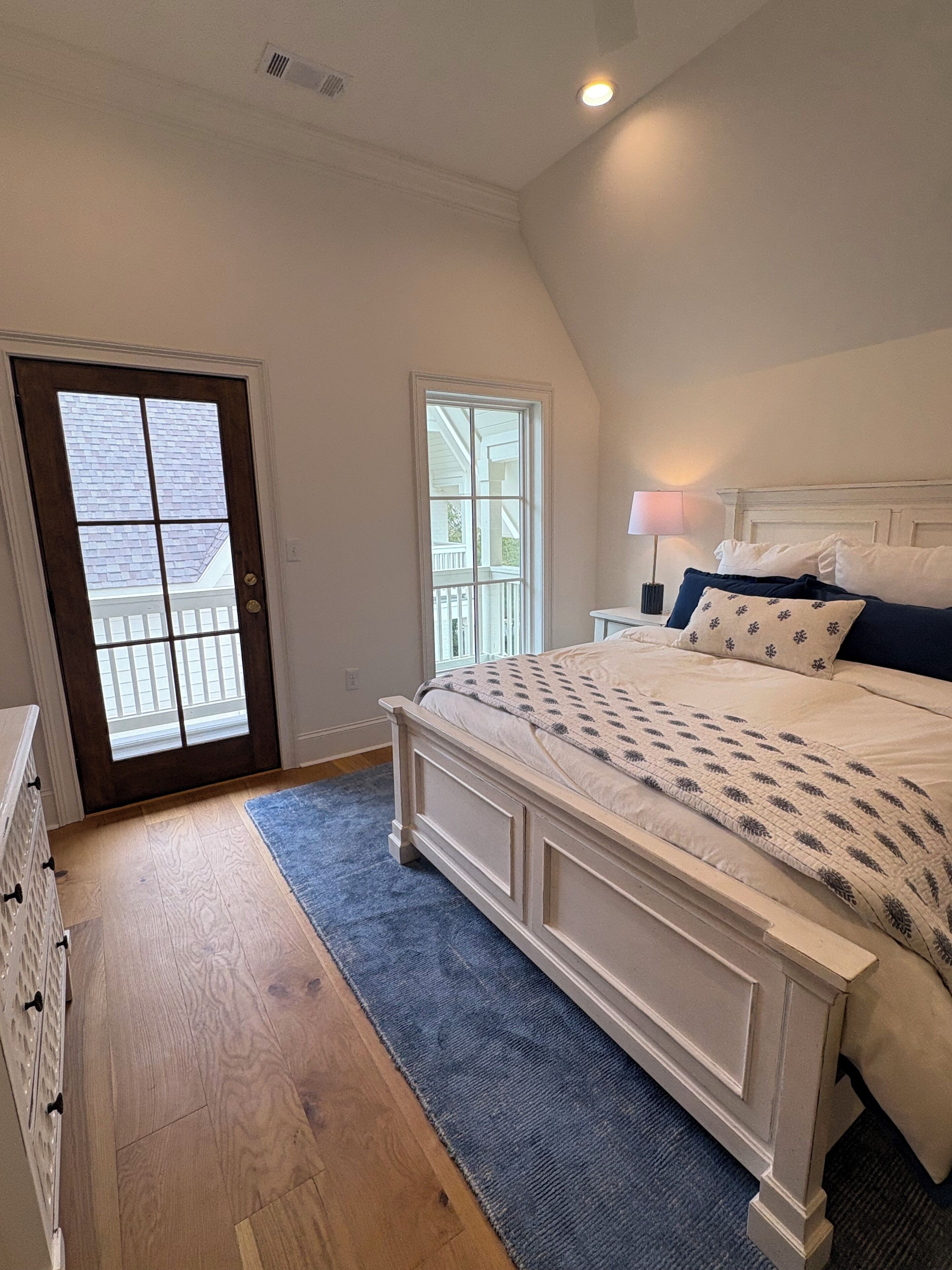 3 多间卧室、免费 WiFi、床单