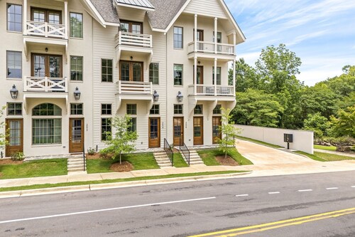 New Luxurious & Elite! Steps to Auburn University & Downtown