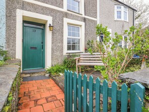 Cottage | Exterior - 12 Glyn Terrace (Porthmadog)
