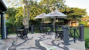 Outdoor dining - Umdlalo Lodge (Port Shepstone)