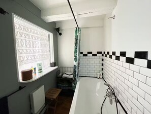 Hair dryer, towels, soap, toilet paper - Charming house with garden in the quiet Causses du Quercy Natural Park-4 pers (Sénaillac-Lauzès)