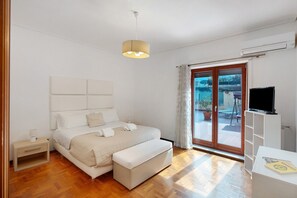 2 bedrooms, iron/ironing board, WiFi, bed sheets - Apartment 'Grand Terrace Family Home' with Private Terrace, Wi-Fi and Air Conditioning (Sorrento)