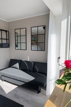 Comfort Room, City View | Interior - Metropolitan Stay (Düsseldorf)