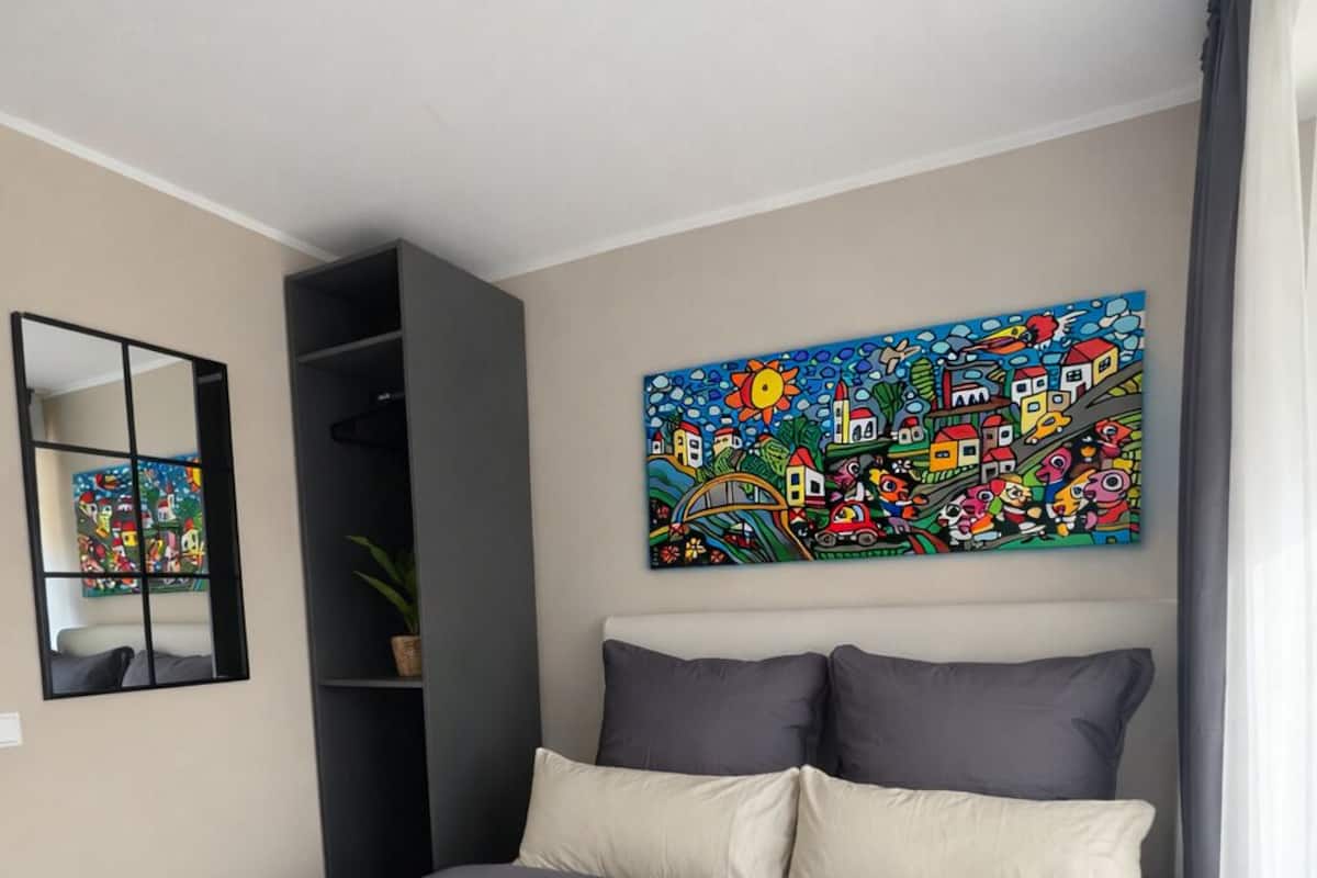 Comfort Room, City View