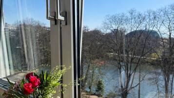 Comfort Room, City View | Interior