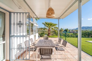 Outdoor dining - Cubo's Casa Guti / rural / private pool / covered terrace / free wifi (Alhaurín el Grande)
