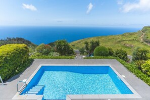 A heated pool - Cape View Villa by Atlantic Holiday (Ponta do Pargo)