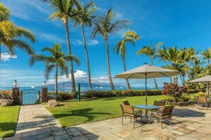 Outdoor dining - Beachfront studio in historic Lahaina with lanai views summer deals (Lahaina)