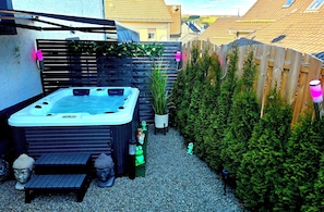 Outdoor spa tub - Ferienhaus Mefady Stadtkyll (Stadtkyll)