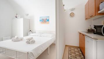 1 bedroom, WiFi, bed sheets