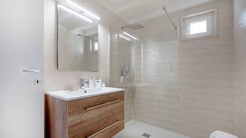 Shower, hair dryer, towels