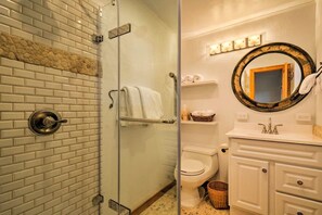 Shower, jetted bath, hair dryer, towels