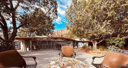 Sedona Trailhead Retreat Red Rock Views Patio. Free Hiking Pass, Walk to Trail