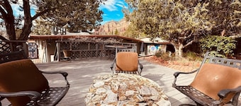 Sedona Trailhead Retreat Red Rock Views Patio. Free Hiking Pass, Walk to Trail