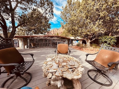 Coffee Pot Trailhead Bungalow, Red Rock Views, Private Patios, Red Rock Pass