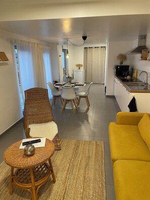 Unclassified image, 3 of 12, button