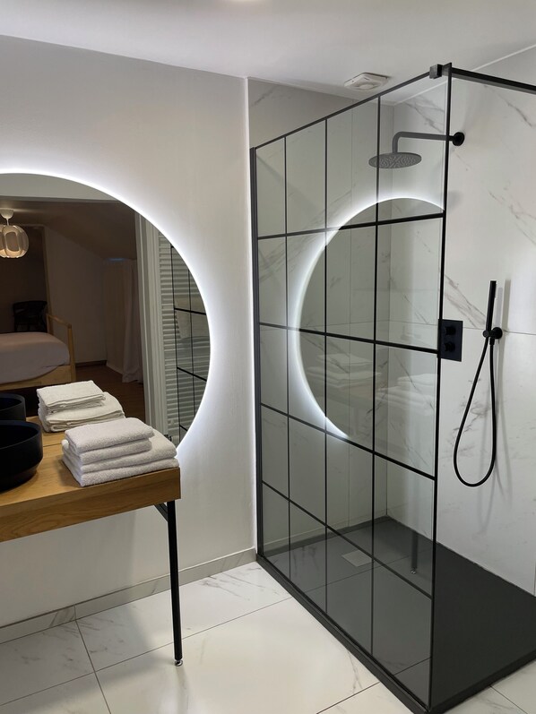 Unclassified image, 1 of 12, button