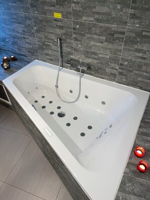 Unclassified image, 5 of 12, button