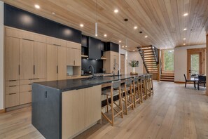 Kaffe- och tebryggare och grytor/köksredskap