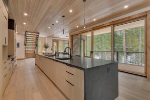 Coffee/tea maker, cookware/dishes/utensils - Luxury Creekside Retreat Near Palisades Tahoe - Spirit TLUXP (Olympic Valley)