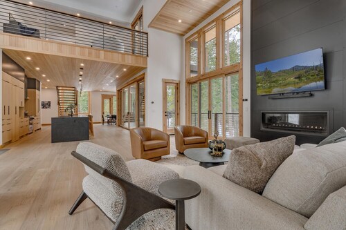 Luxury Creekside Retreat Near Palisades Tahoe - Spirit TLUXP
