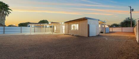 3BR 2BA Home w Jacuzzi Near Reid Park & Zoo Unit B | Exterior