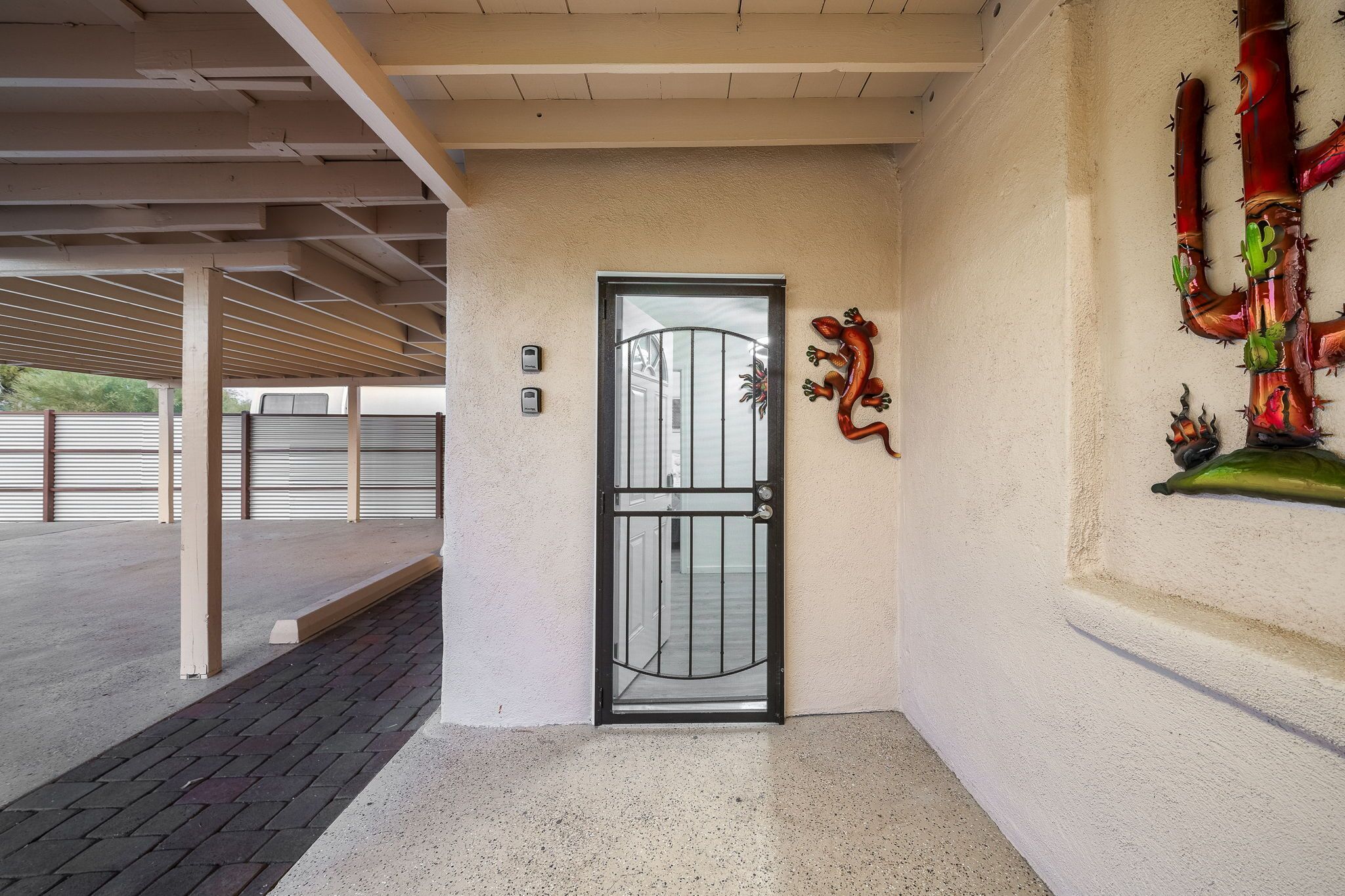 Family House, Pets Allowed | Exterior detail