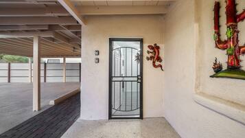 Family House, Pets Allowed | Exterior detail