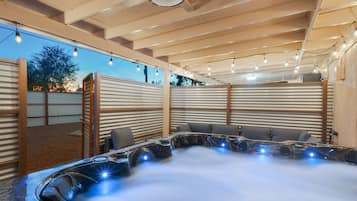 Family House, Pets Allowed | Outdoor spa tub