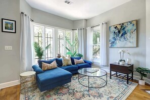 TV, offices - Hunter's Knoll on Rainbow Row | Walk to Forsyth (Savannah)