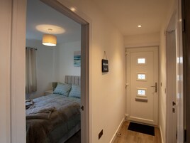 2 bedrooms, individually decorated, individually furnished